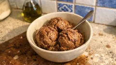 Σπιτικό παγωτό μόκα με πλούσιο άρωμα καφέ—κρεμώδες και βελούδινο