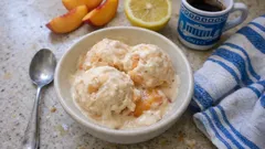 Σπιτικό παγωτό ροδάκινο με κρέμα custard – βελούδινο και σταθερό