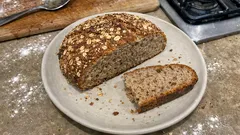 Ψωμί ολικής χωρίς ζύμωμα: φρατζόλα με σόδα και ξινόγαλο, έτοιμη στο πι και φι