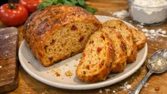 Ντοματόψωμο με βασιλικό: αφράτο, αρωματικό και δεν «νερώνει» η ζύμη